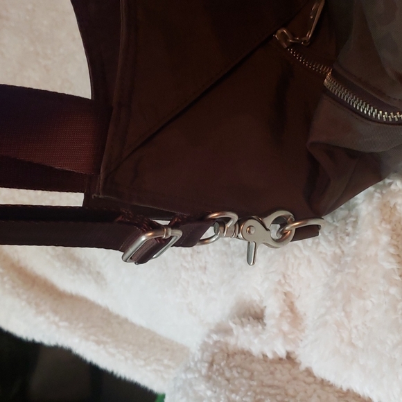 BAGGALLINI CROSS BODY or over the arm PURSE. LOTS OF COMPARTMENTS & STYLE! - Picture 12 of 15